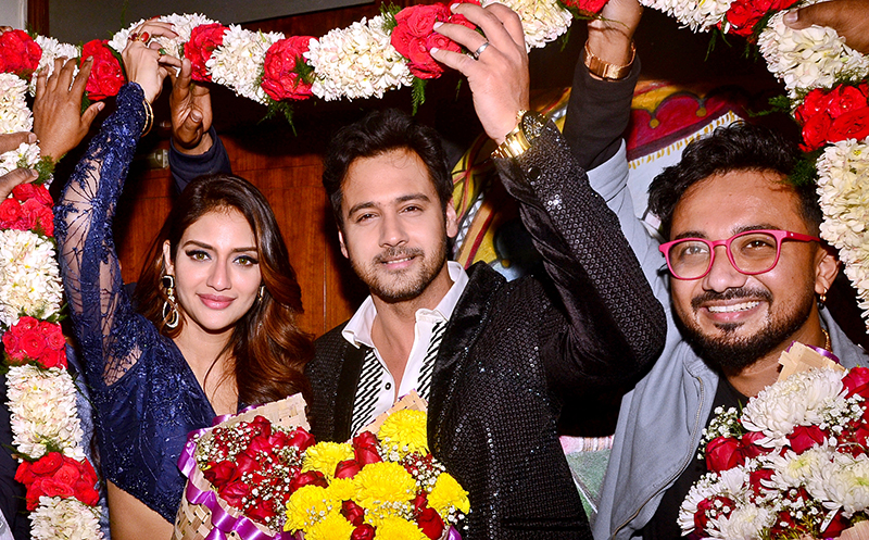 In Images: Yash-Nussrat's Sentimentaaal premiere in Kolkata