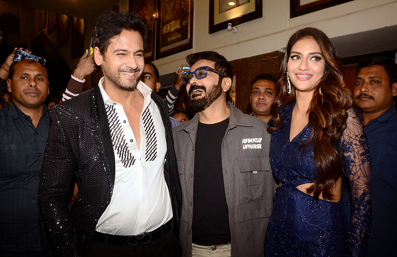 In Images: Yash-Nussrat's Sentimentaaal premiere in Kolkata