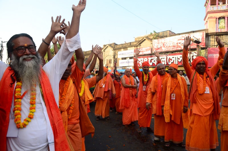 Sadhus hit streets in Kolkata against Mamata remark on Kartik Maharaja