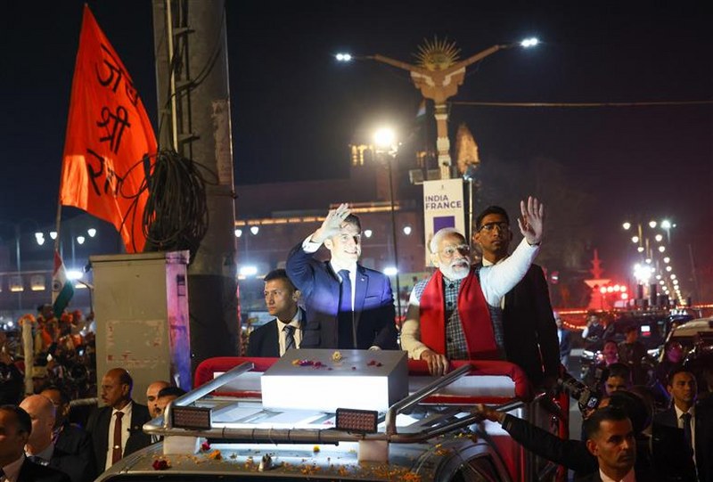 PM Modi, French President Macron participate in Jaipur roadshow