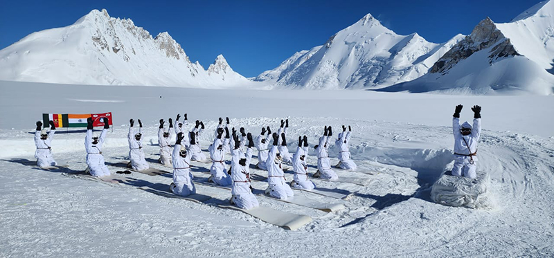 Slideshow: India Army performs yoga in highest battlefield Siachen as PM Modi leads the day from Kashmir