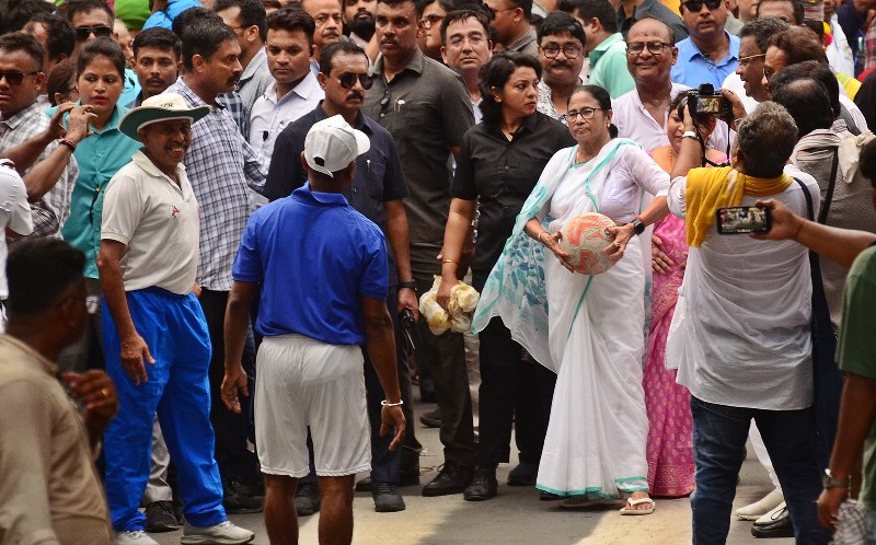 Mamata Banerjee holds roadshow in south Kolkata on last day of LS poll campaigning