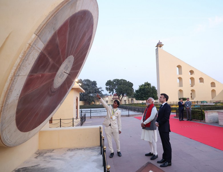 PM Modi, French President Macron participate in Jaipur roadshow