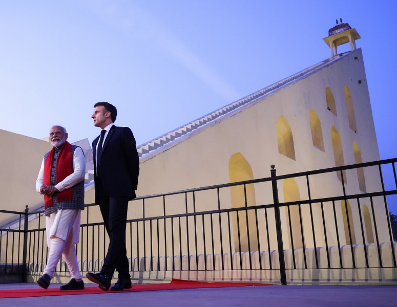 PM Modi, French President Macron participate in Jaipur roadshow