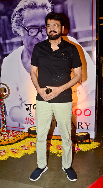 Mamata Shankar, Prosenjit Chatterjee, Chiranjit Chakraborty, others attend Chaalchitra Ekhon premiere