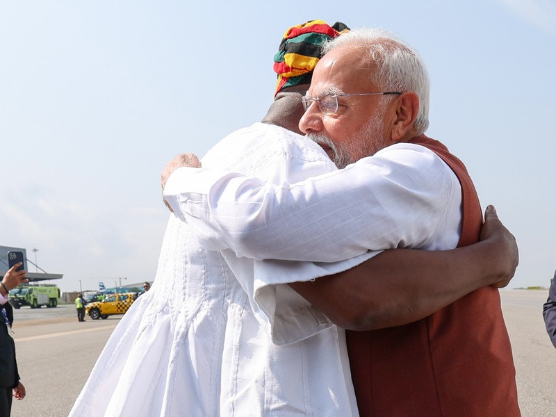In Images: Ghana Prez John Dramani Mahama welcomes PM Modi
