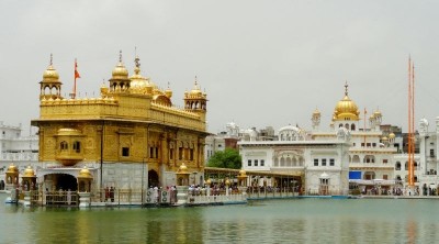 Golden Temple welcomes global devotees amidst biting cold wave