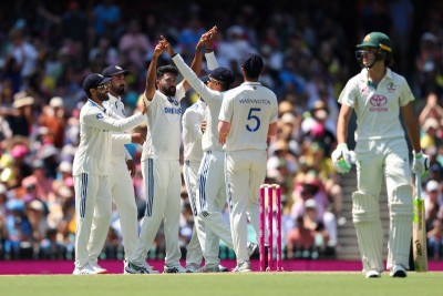 Australia look out of sorts as Indian pacers on song in Sydney