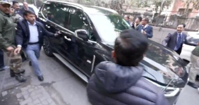 Delhi polls: AAP alleges BJP workers attacked Arvind Kejriwal's car