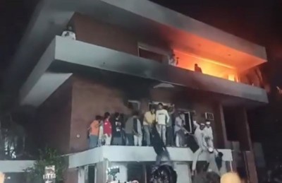 Bangladesh protesters vandalise Sheikh Mujibur Rahman's residence in Dhaka before setting it on fire