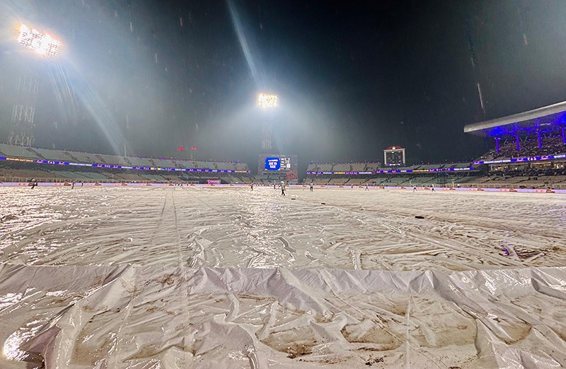 In Images: SRK at Eden Gardens for KKR match against PBKS