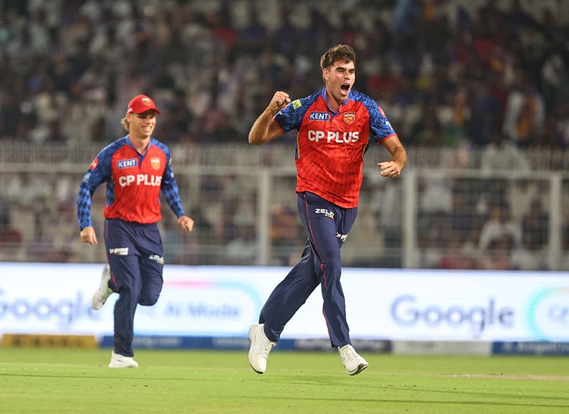 In Images: SRK at Eden Gardens for KKR match against PBKS