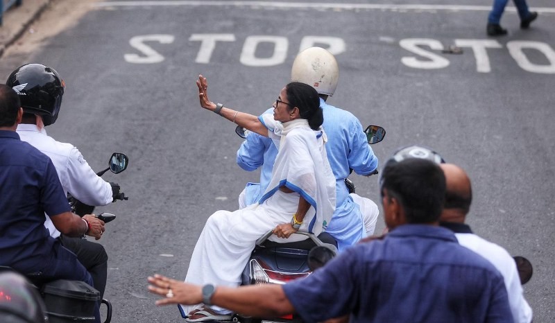 In images: Mamata Banerjee’s final campaign blitz from South Kolkata's Jadavpur to Gopal Nagar ahead of April 29 polls