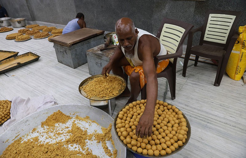 Kolkata Goes Giant With A 2,100-Kg Modak And Laddu