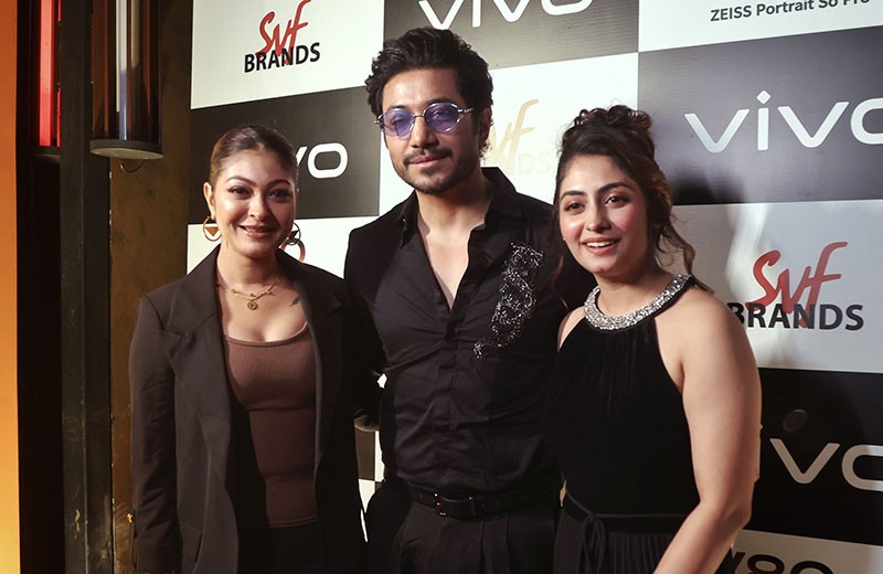 In Images: Rooqma Ray, Rohan Bhattacharya and others launch Vivo V80; Pujo DVC unveiled