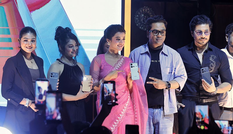 In Images: Rooqma Ray, Rohan Bhattacharya and others launch Vivo V80; Pujo DVC unveiled