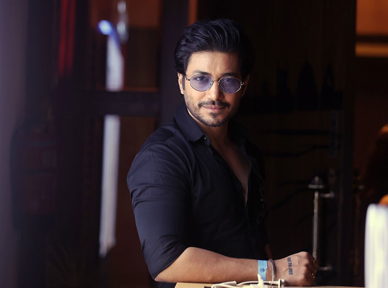 In Images: Rooqma Ray, Rohan Bhattacharya and others launch Vivo V80; Pujo DVC unveiled