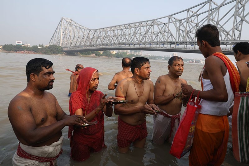 In Images: Devotees offer prayers to ancestors on Mahalaya in Kolkata