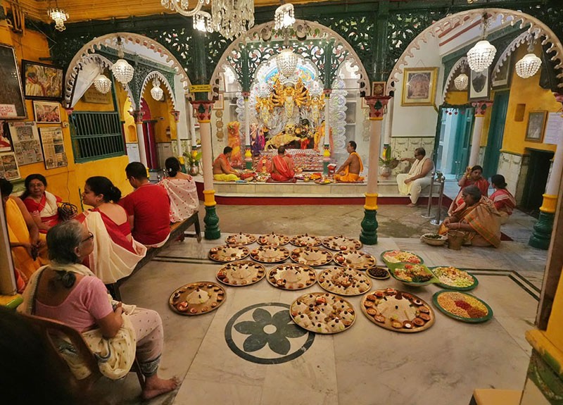 In Images: Kala Bou snan performed at Kolkata ghats on Durga Puja Maha Saptami