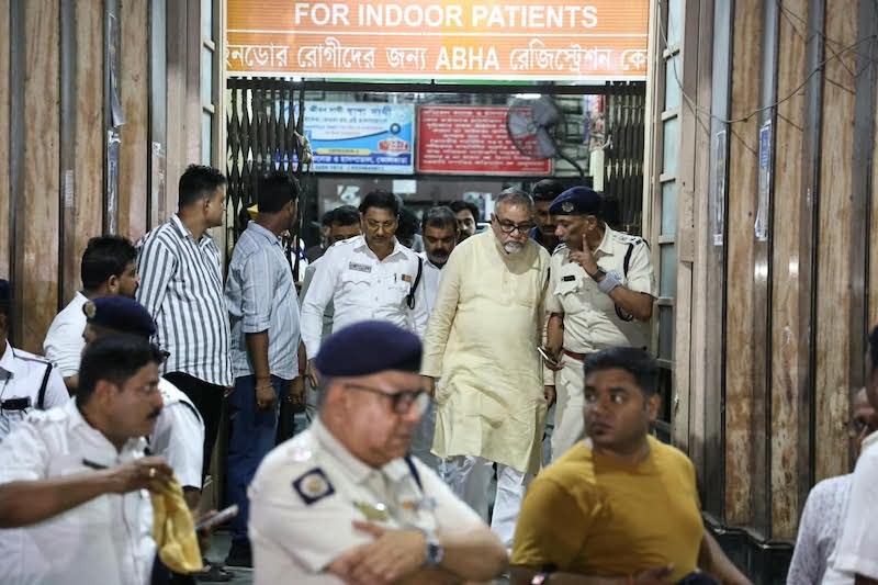 In Images: Trail Of Grief As Kolkata'S Chorbagan Durga Puja Tragedy Claims 18 Lives