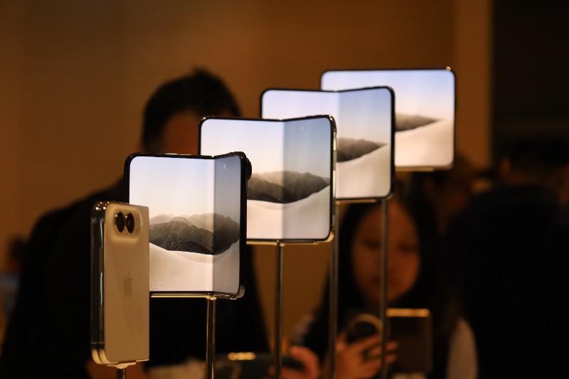 iPhone Duo sells out on Blinkit in five minutes