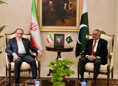 Iran says ‘no direct talks’ with US as Araghchi-led delegation lands in Pakistan