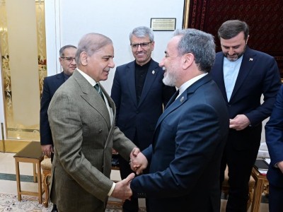 Iran delegation meets Pakistan leadership, leaves US talks hanging in diplomatic limbo