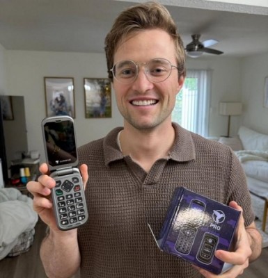 I use my brain more now: Man’s flip phone experiment goes viral, quits using smartphone