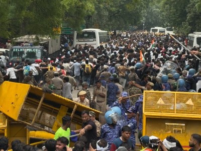 Supreme Court sets up 5-member panel to probe police action during NEET protests