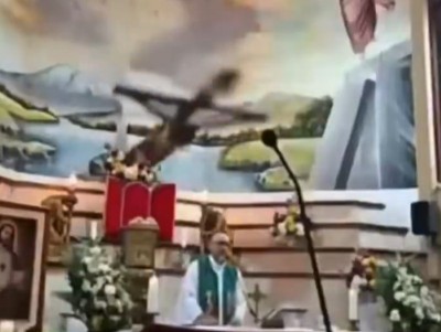 Ecuador: Priest dies after giant crucifix falls on him during mass, video goes viral