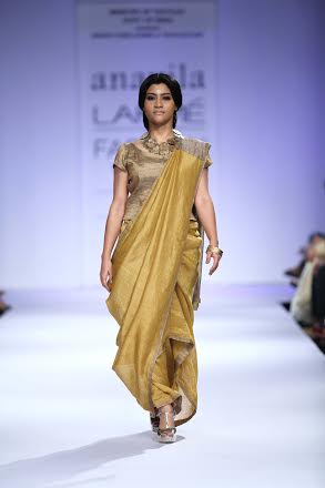 Konkona Sen Sharma walks the ramp at Lakme Fashion Week