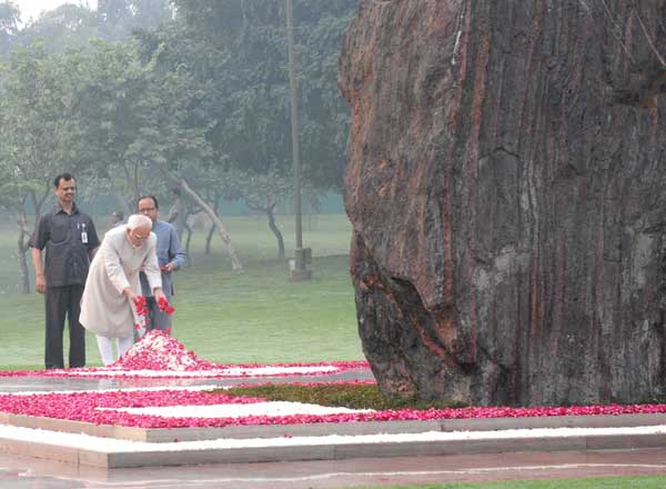 Modi paying homage to Sardar Patel 