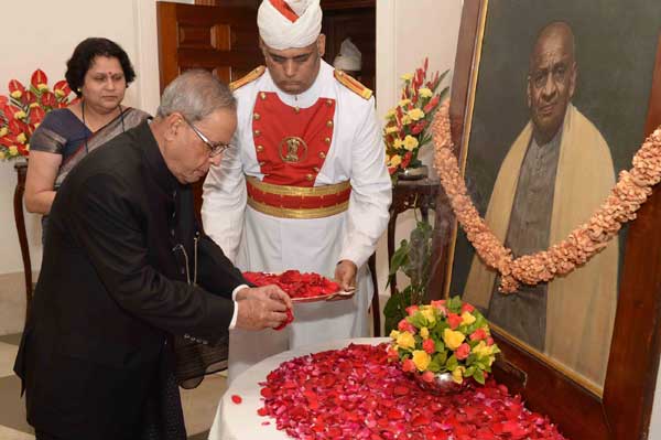 Modi paying homage to Sardar Patel 