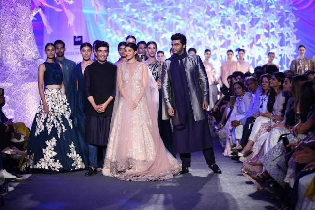 LFW: Arjun Kapoor, Jacqueline Fernandez walk ramp for Manish Malhotra