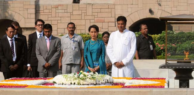  Narendra Modi receiving the State Counsellor of Myanmar, Ms. Aung San Suu Kyi