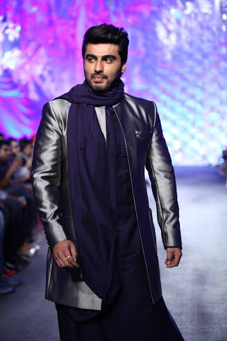 LFW: Arjun Kapoor, Jacqueline Fernandez walk ramp for Manish Malhotra