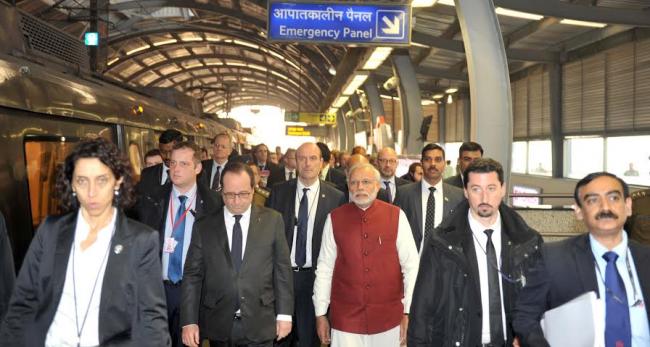 Mr. Francois Hollande inspecting the Guard of Honour