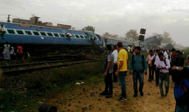 Many feared dead as Puri-Haridwar-Kalinga Utkal Express derails in Uttar Pradesh