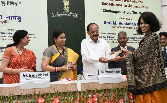 Vice President confers National Awards for Excellence in Journalism