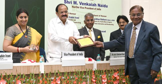 Vice President confers National Awards for Excellence in Journalism