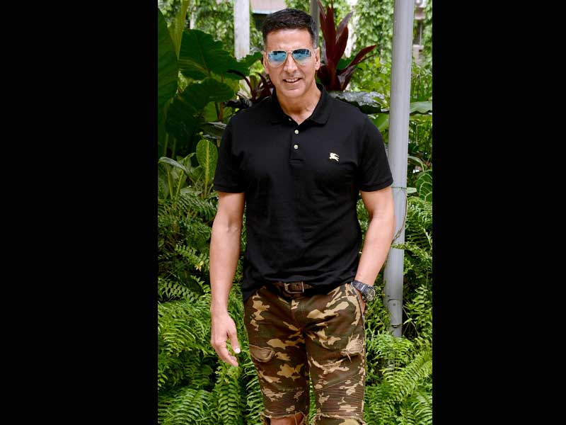 Akshay Kumar, Mouni Roy promote Gold in Kolkata