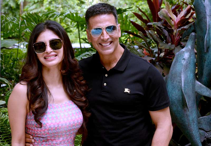 Akshay Kumar, Mouni Roy promote Gold in Kolkata