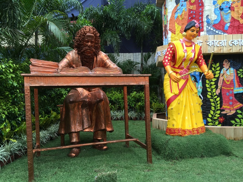 Chalta Bagan puja pandal recreates Bengali culture