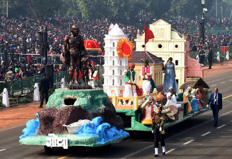 CISF tableau passes through the Rajpath during the full dress rehearsal for R-Day parade