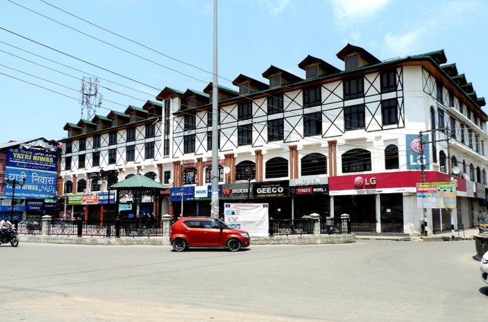 Deserted Lal Chowk in Srinagar