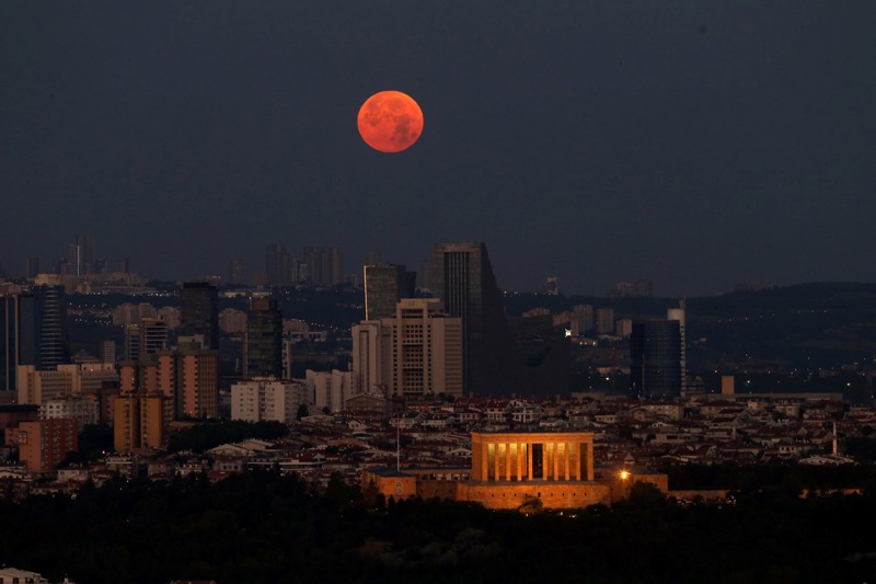 Full moon in Ankara