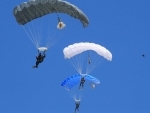 Belarusian paratroopers perform on Paratroopers' Day