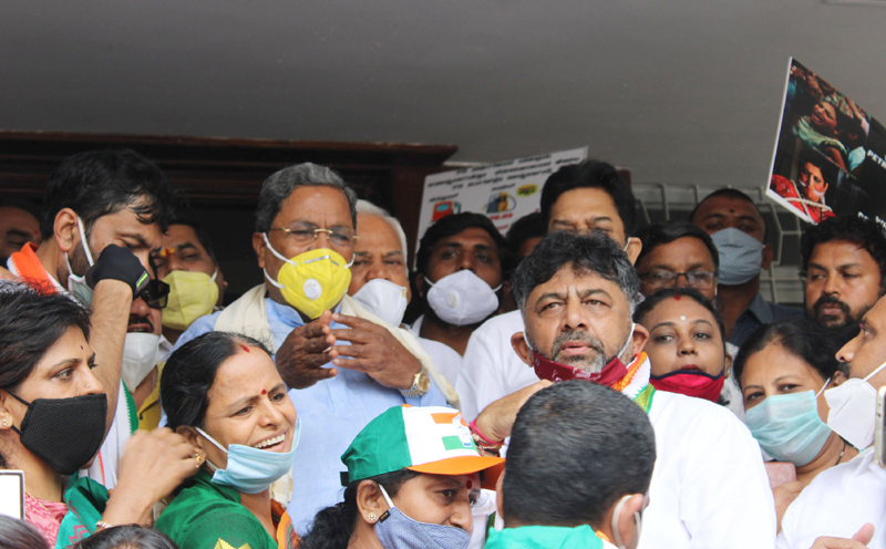 KPCC President D K Sivakumar protest against petrol price hike