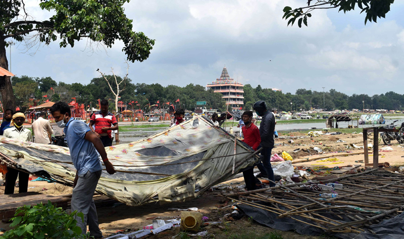 People shifting their belongings after Ganges water level rose in UP's Prayagraj