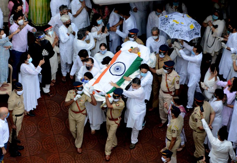 Mortal remains of Pandit Jasraj taken for cremation at Mumbai's Varsova